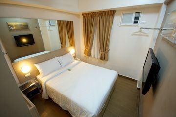 Tune Hotel Ermita4