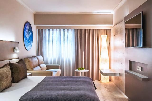FAMILY ROOM DELUXE