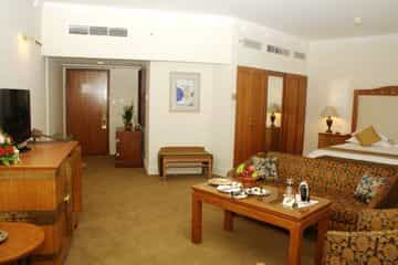 HOTEL YAK & YETI HOTEL YAK & YETI