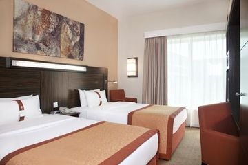 Holiday Inn Express Dubai - Safa Park4