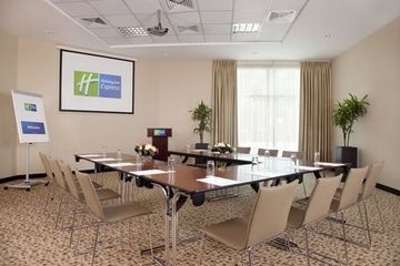 Holiday Inn Express Dubai - Safa Park3