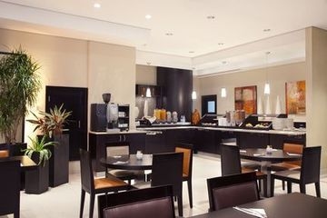 Holiday Inn Express Dubai - Safa Park1