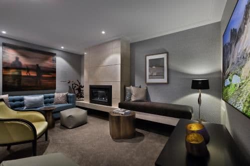 PENTHOUSE No 10, 1 King Bed, Lake View, Private Theatre & Outdoor Hot Tub