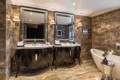 PENTHOUSE No 10, 1 King Bed, Lake View, Private Theatre & Outdoor Hot Tub