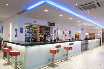 HOLIDAY INN EXPRESS HOLIDAY INN EXPRESS