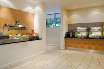 HOLIDAY INN EXPRESS HOLIDAY INN EXPRESS