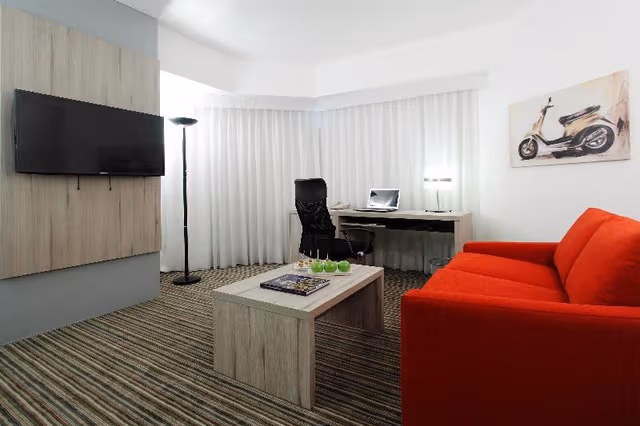 JUNIOR SUITE DELUXE KING BED