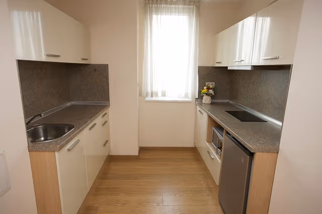 APARTMENT EXECUTIVE