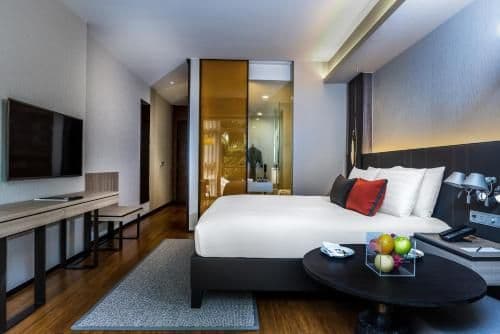 Deluxe King Room with Balcony
