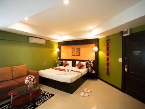 Deluxe Double or Twin Room with 2 Way Airport Transfers