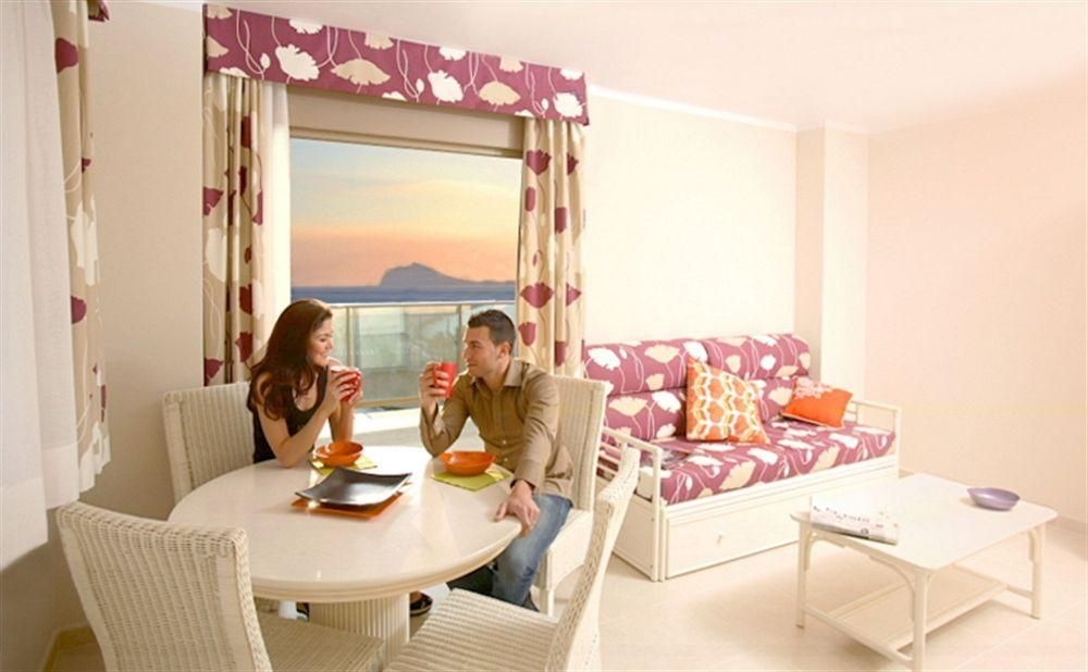 Larimar Apartments1