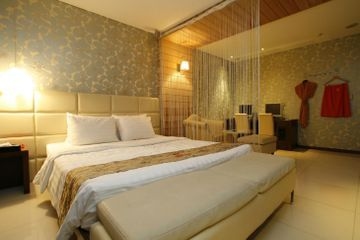 S Hotel1