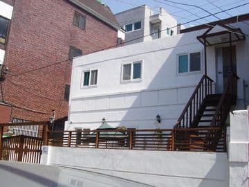 2C House 2C House