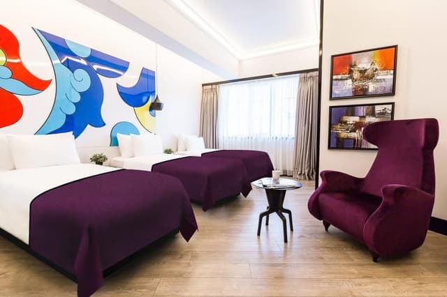 DOUBLE CONNECTING ROOM