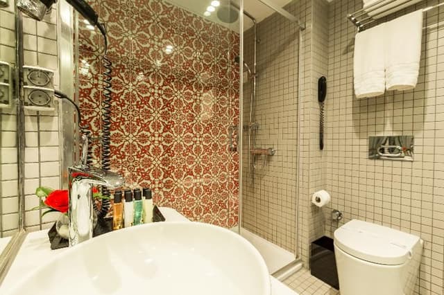 DOUBLE SUPERIOR POOL VIEW