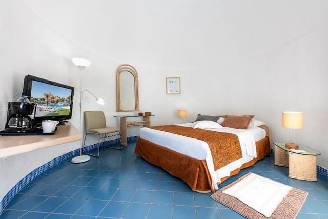 SUITE CAPACITY 5