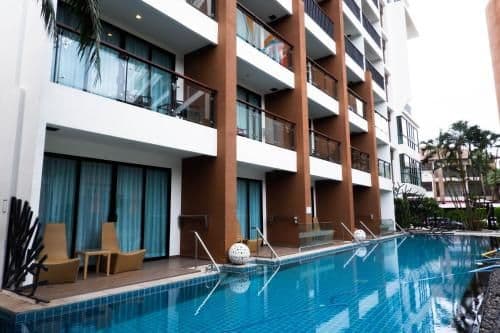 Deluxe Pool Access