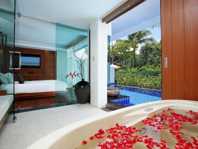 VILLA BEACH FRONT