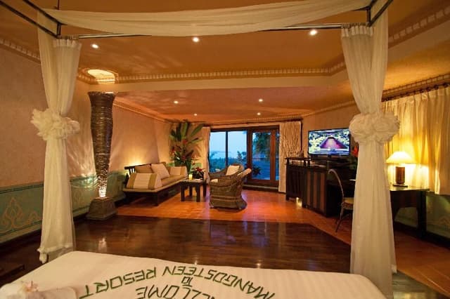 VILLA WITH JACUZZI