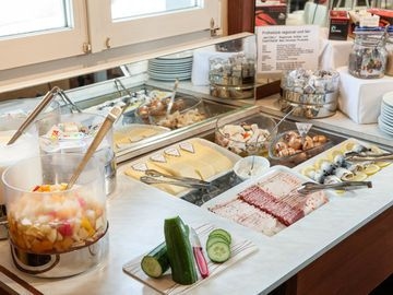 รอยัล โฮเต็ล ซูริค (Royal Hotel Zurich)2