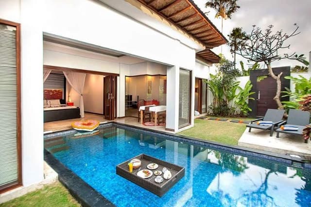 VILLA WITH PRIVATE POOL