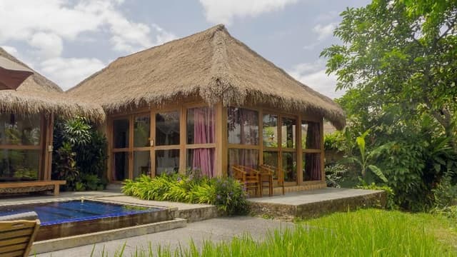 VILLA WITH PRIVATE POOL