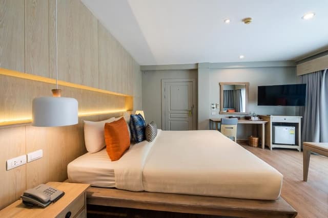 Deluxe Double Room with Pool View