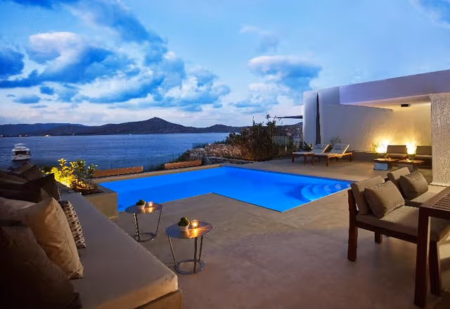 VILLA WITH PRIVATE POOL