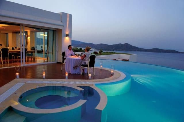 VILLA FOUR BEDROOMS