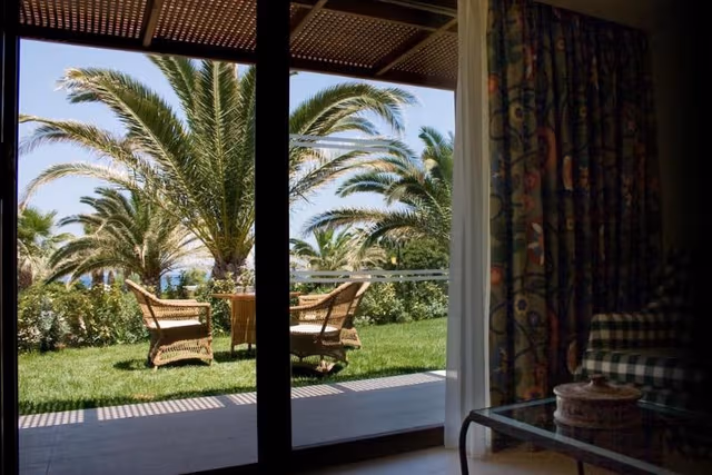 FAMILY ROOM GARDEN VIEW