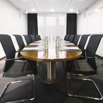 Movenpick Stuttgart Airport & Movenpick Stuttgart Airport &