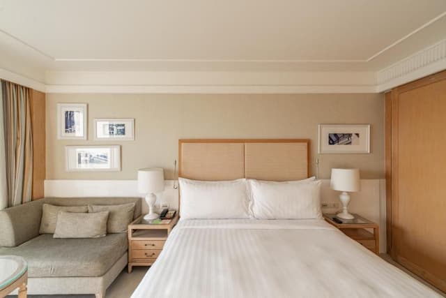 Deluxe King Room