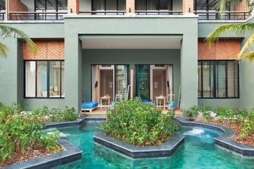 Deluxe Suite with Pool Access with Jacuzzi
