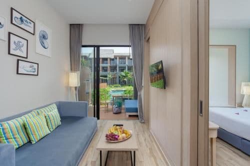 Deluxe Suite with Pool Access with Jacuzzi