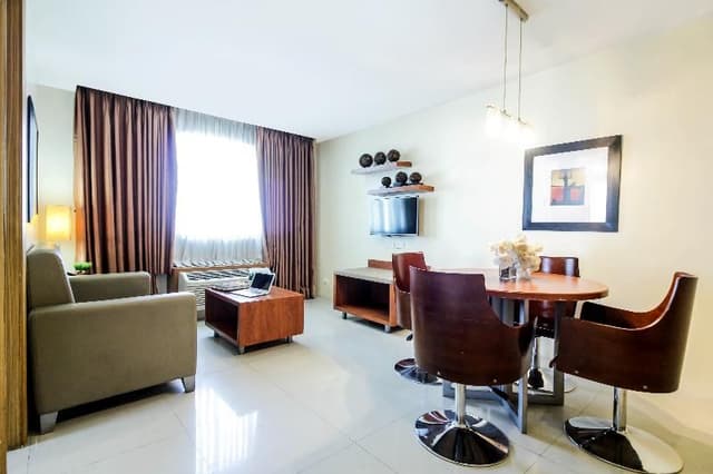 SUITE EXECUTIVE
