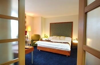 Greenhills Elan Hotel Modern0