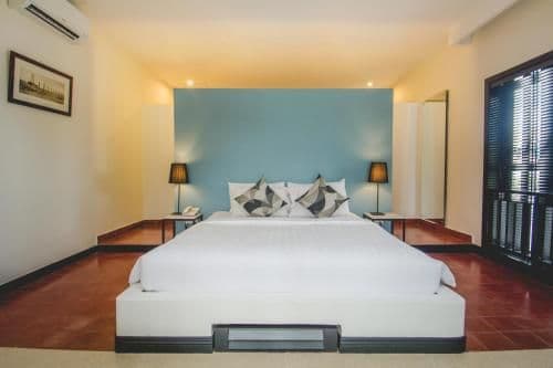 Superior Suite-Round Trip Airport Transfers + Massage