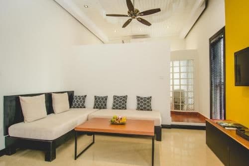 Superior Suite-Round Trip Airport Transfers + Massage