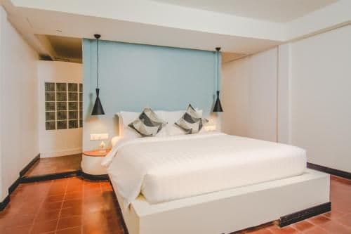 Duplex Suite (2 adults)-Round Trip Airport Transfers + Massage