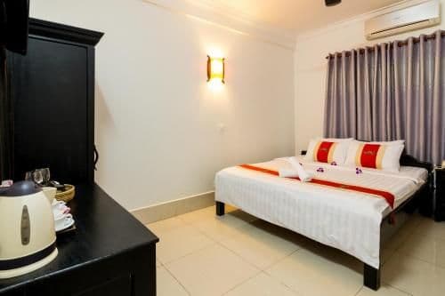 Deluxe Single Room with Free Airport Pickup