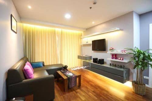Deluxe One-Bedroom Apartment