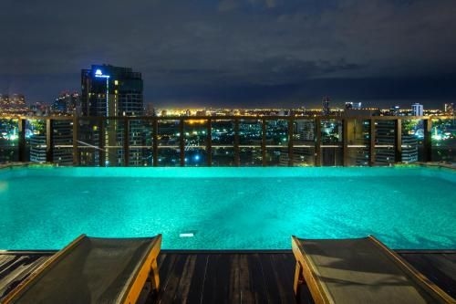 โรงแรมเออร์บาน่า หลังสวน (Urbana Langsuan Hotel)1