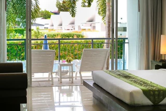 Double or Twin DELUXE POOL VIEW