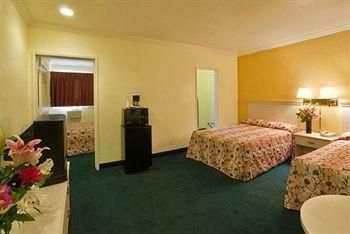 Americas Best Value Inn & Suites at the Park3