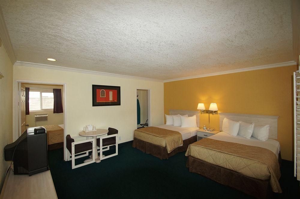Americas Best Value Inn & Suites at the Park4