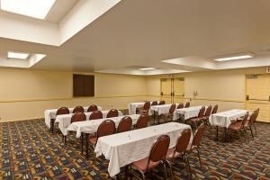 La Quinta Inn & Suites Orange County - Santa Ana1