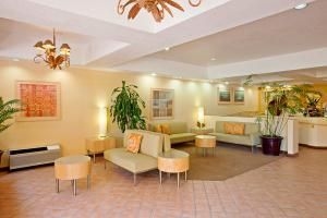 La Quinta Inn & Suites Orange County - Santa Ana2