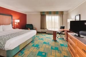 La Quinta Inn & Suites Jacksonville Butler3