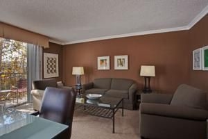 Holiday Inn Beverly Garland1