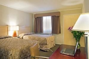 Americas Best Value Inn & Suites- Golden Gate0